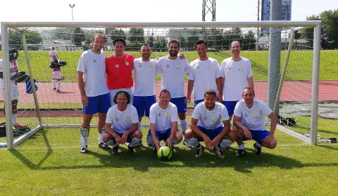 MMFA 1 S'INCLINE EN 8EME, MMFA 2 VA EN 1/4